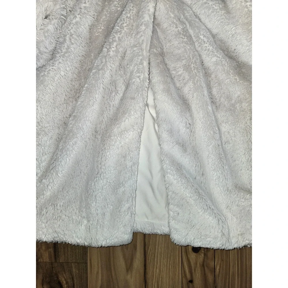 Patagonia Pelage Jacket Faux Fur Girls White Size XXL / 16-18 Very Soft 2 Button